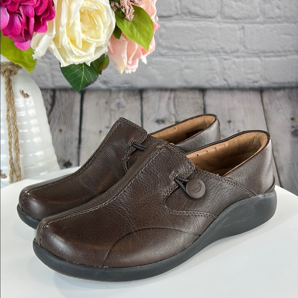 CLARKS UNSTUCTURED Brown Leather Slip On Flats
